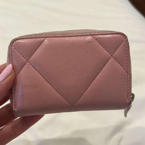 🩷Chanel 19 lambskin wallet with zipper. - Picture 4 of 8